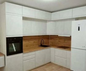 Модульная кухня Бруклин 2.4 x 2 м (Бетон белый) в Лесосибирске - lesosibirsk.katalogmebeli.com | фото 15